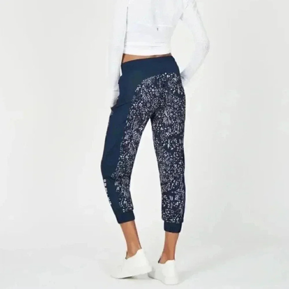 Sweaty Betty London Women's S Mellow Printed 7/8 Trousers Beetle Blue Stay Wild - Picture 9 of 11